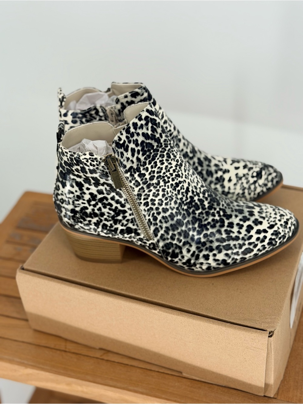 New Journee collection rebels Black & White Leopard Ankle Booties size 7 1/2 - Picture 2 of 4